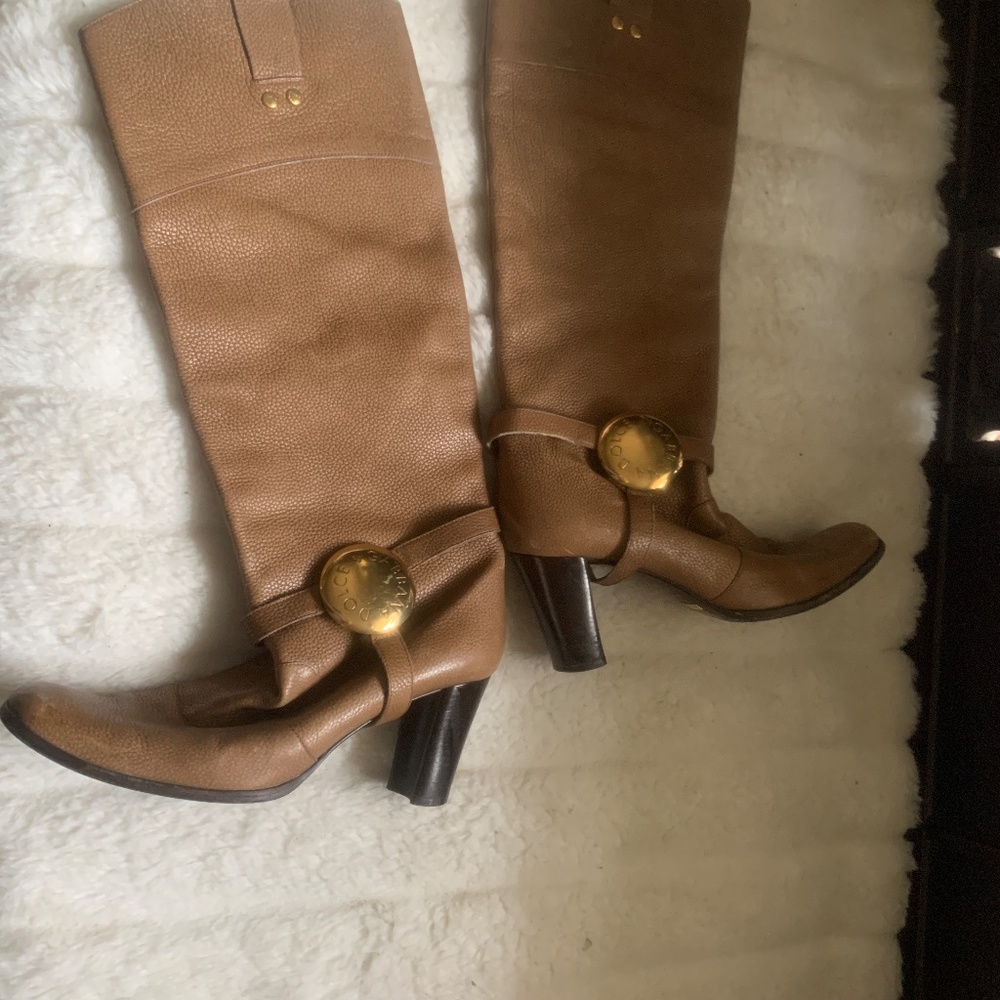 DOLCE AND GABBANA BOOTS TAN STRAP WRAP GOLD SIGNATURE PULL UP HEEL SIZE 8.5